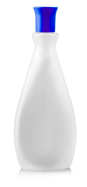 Пластиковая бутылка для удаления лака для ногтей на белом фоне — стоковое фото
