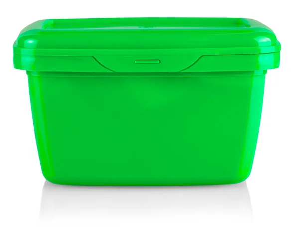 Закрийте зелену пластикову коробку з пряним корейським соусом, ізольованим на білому. — стокове фото