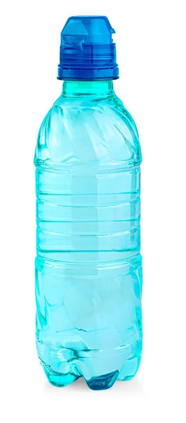 Zamknąć zieloną butelkę wody sodowej. Izolacja na białym tle — Zdjęcie stockowe