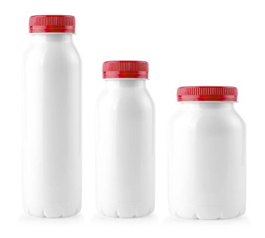 Beyaz arka planda kırmızı kapaklı beyaz şişeleri kapat