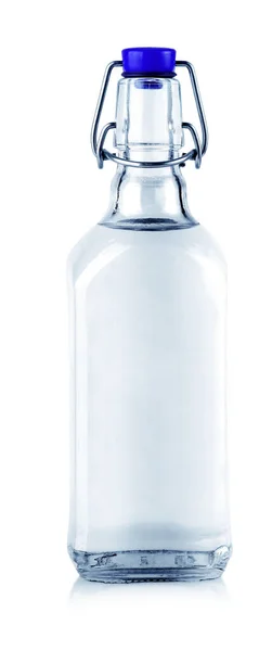 Beyaz arkaplanda izole edilmiş şişe kapat — Stok fotoğraf