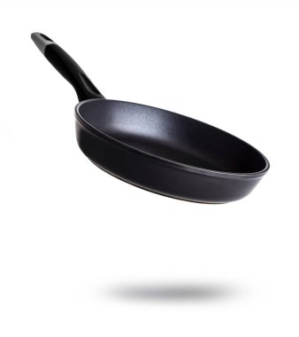 Beyaz arkaplanda gölgesi olan kızartma tavası