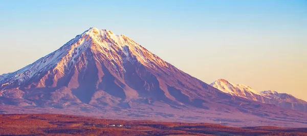 Vista Panoramica Della Città Petropavlovsk Kamchatsky Vulcani Vulcano Koryaksky Vulcano — Foto Stock