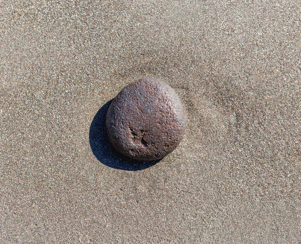 Stone on ocean sand — Stock Photo, Image