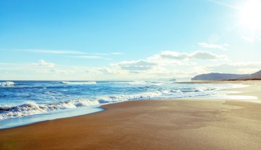 Sandy okyanus Sahili