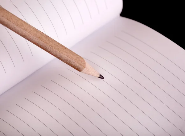 Basit ahşap kalem ve not defteri — Stok fotoğraf