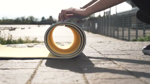 Una Hermosa Chica Practicar Deportes Calle Cerca Del Estadio Chica — Vídeos de Stock