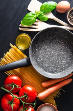 Çeşitli maddeler ile İtalyan makarna