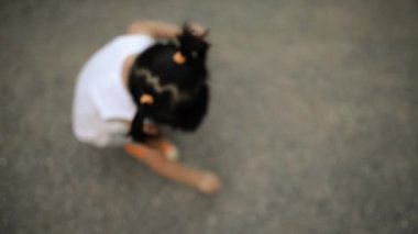 Asya yürümeye başlayan çocuk yazma zeminde