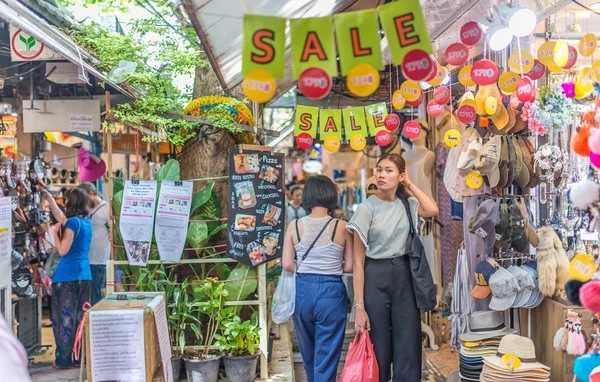 Tourist at Chatucha of Thailand — Stock Photo, Image