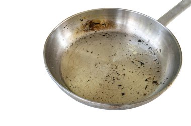 Gıda kızartmak için kullanılan tava, yanık izole edilmiş modern paslanmaz çelik tava veya tava, tavada pişirme yağı ve küçük besin parçaları yakmak için kullanıldı. Beyaz arkaplanda izole edilmiş resim.