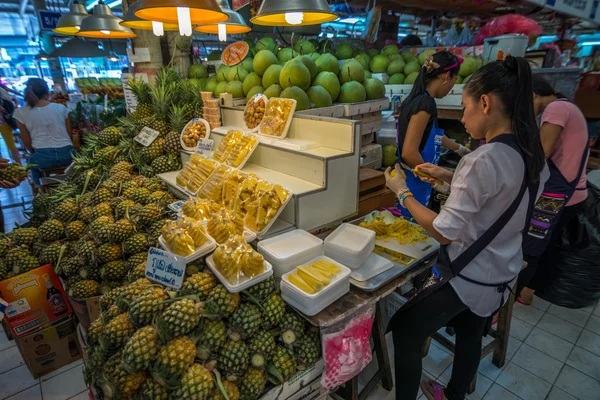 Ou mercado de Tor Kor, Bangkok, Tailândia — Fotografia de Stock