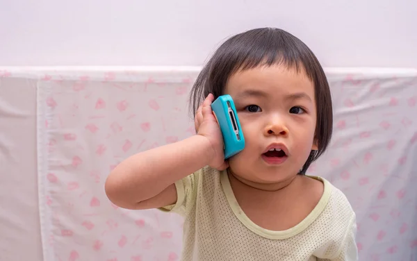 Toddler girl and cell phone — Stock Photo, Image