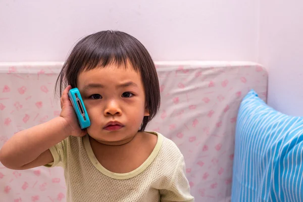 Toddler girl and cell phone — Stock Photo, Image