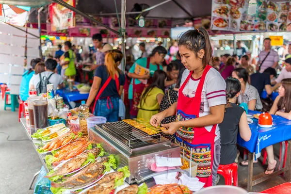 짜 뚜 짝, 방콕, 태국에서 보도 — 스톡 사진