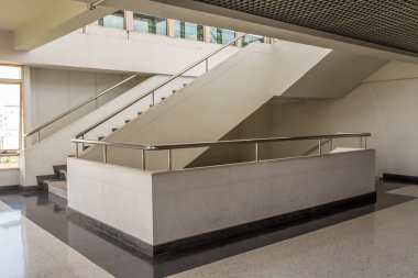 bir binanın içinde