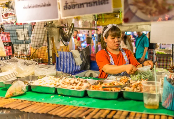 Tarad Rotfai, Bangkok, Tajlandia — Zdjęcie stockowe