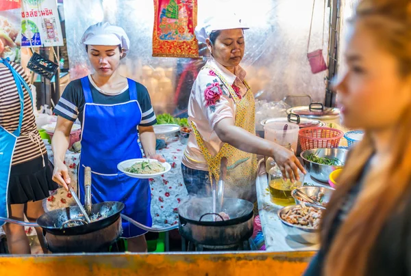 Tarad Rotfai, Bangkok, Tajlandia — Zdjęcie stockowe