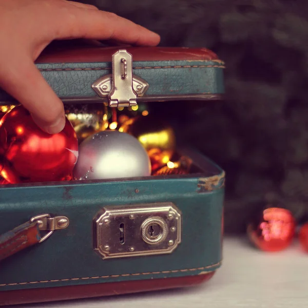 Ajar Retro Suitcase Christmas Decorations Start Magical Journey — Stock Photo, Image