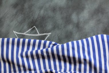 tebeşir çizildi, dalgalar üzerinde süzülüyor yelekten karanlık arka plana / vahşi hayal gücüne