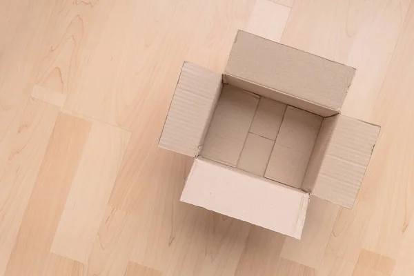 Caja Cartón Rectangular Abierta Vacía Sobre Fondo Madera Compras Línea —  Fotos de Stock