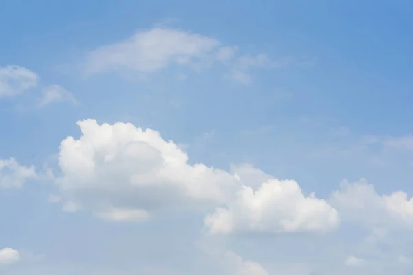 Blauer Himmel Mit Weißen Weichen Wolken Einfacher Outdoor Himmel Als — Stockfoto