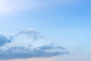 Kopya alanı için mavi gökyüzü arkaplanı.