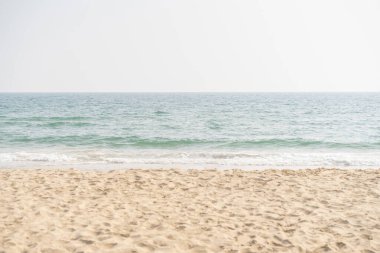 Deniz ve kum tropikal sahilde tatil için.