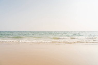 Deniz ve kum tropikal sahilde tatil için.