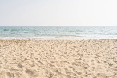 Deniz ve kum tropikal sahilde tatil için.