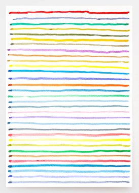 Soyut suluboya çizgileri şablon arka planı. Beyaz kağıt üzerinde renkli suluboya fırça darbeleri. Yakın plan..