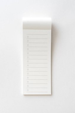 Boş not defteri kırpma yolu ile beyaz üzerine izole edilmiş. Yakın plan..