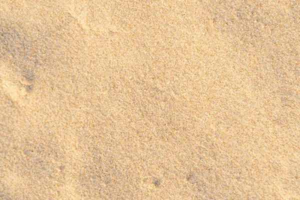 Sahildeki kum dokusu. Açık bej rengi deniz kumu deseni, kumlu plaj arkaplanı..