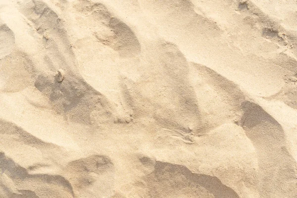 Arka plan için kum deseni dokusu. Tropikal kumsaldan gelen kahverengi çöl deseni. Yakın plan..