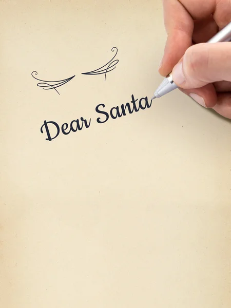 "친애 하는 산타" 세 장의 종이에 작성 하는 손. — 스톡 사진