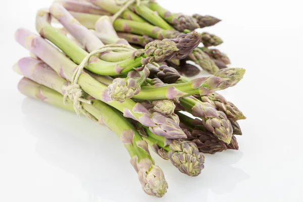 Two bunches of asparagus tied with raffia cord, isolated on white background. — Stock Photo, Image