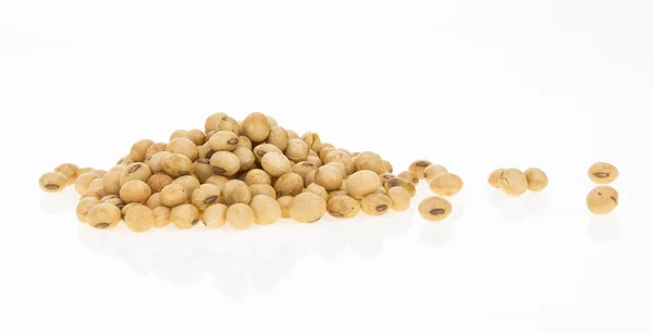 Heap of soybeans, isolated on white background. — Stock Photo, Image