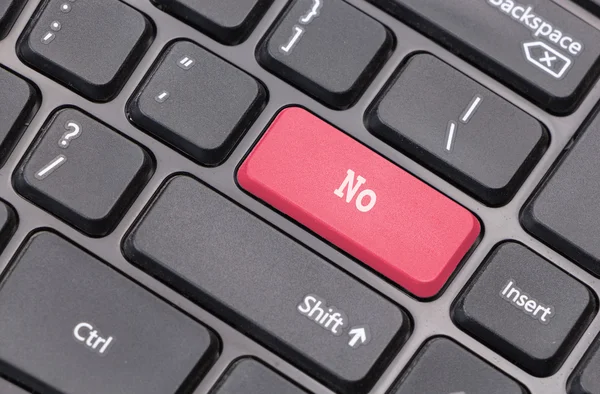 Primer plano del teclado de la computadora con texto "No" en la tecla enter roja — Foto de Stock