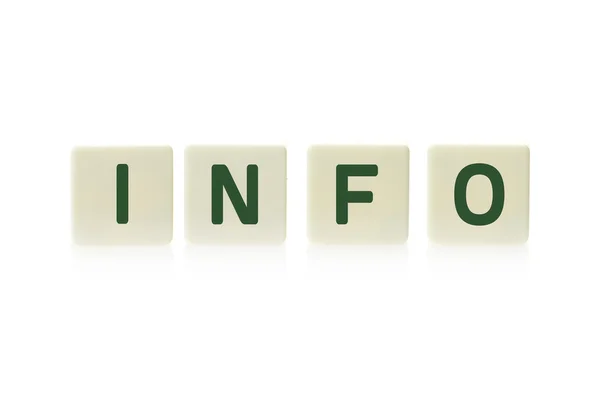 Palavra "INFO" a bordo jogo quadrado peças de azulejos de plástico, isolado em um fundo branco . — Fotografia de Stock