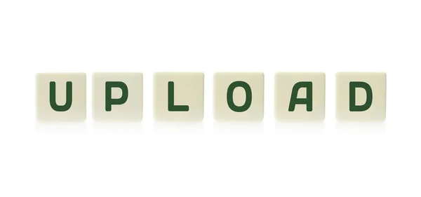 Kata "Upload" di papan permainan ubin plastik persegi, terisolasi pada latar belakang putih . — Stok Foto