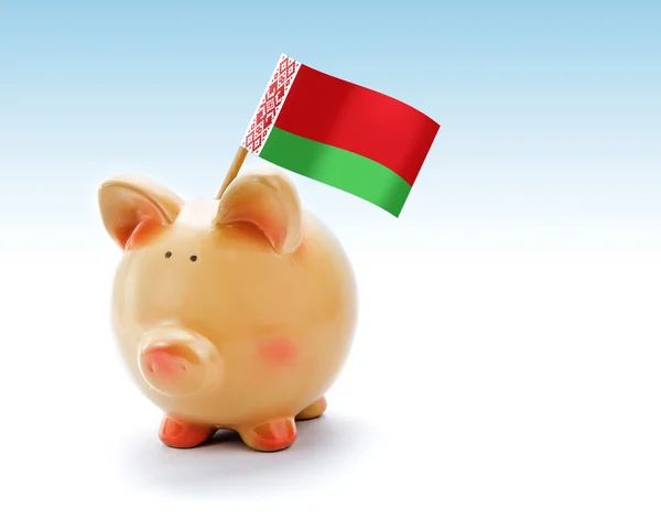 Banco porquinho com bandeira nacional da Bielorrússia — Fotografia de Stock