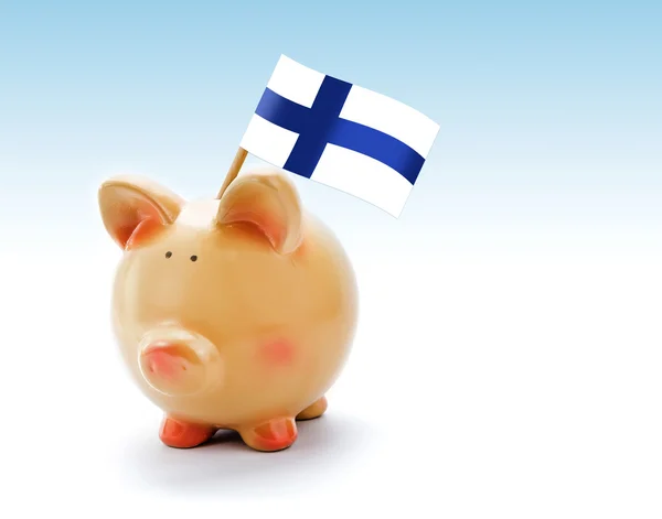 Банк свиней с национальным флагом Финляндии — стоковое фото