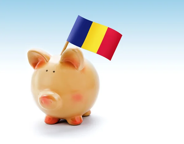 Piggy bank met nationale vlag van Roemenië — Stockfoto