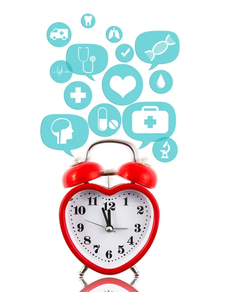 Reloj despertador cardíaco con iconos médicos en burbujas de conversación aisladas — Foto de Stock
