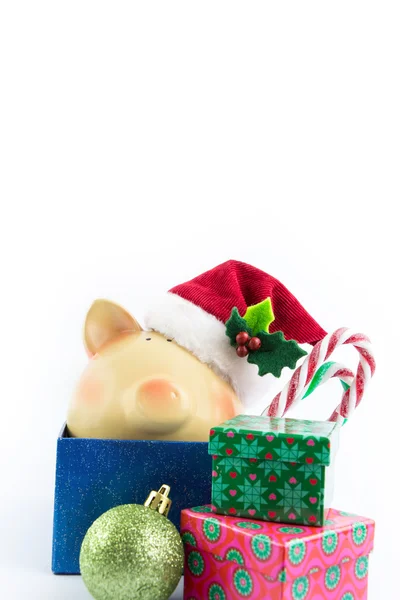 Piggy bank Santa w szkatułce na białym tle — Zdjęcie stockowe