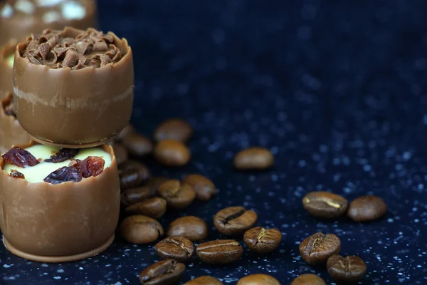 什锦巧克力糖果的咖啡豆 — 图库照片