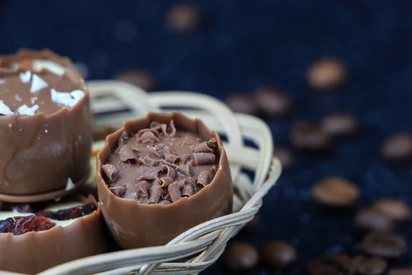 什锦巧克力糖果的咖啡豆 — 图库照片