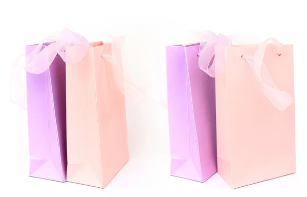 Pastel rosa e lilás sacos de compras isolados em branco — Fotografia de Stock