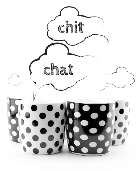 Canecas de café com bolhas de fala Chit chat isolado no fundo branco — Fotografia de Stock