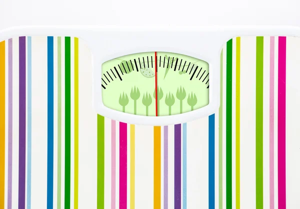 Escala de banheiro com frutas, legumes e garfos ilustração no mostrador — Fotografia de Stock